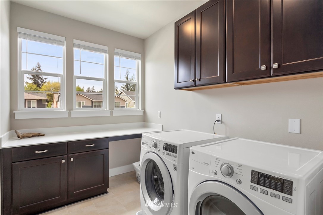 302 Graham Avenue Southeast Renton, WA 98059 - Photo 29 of 34 a utility room with dryer and washer