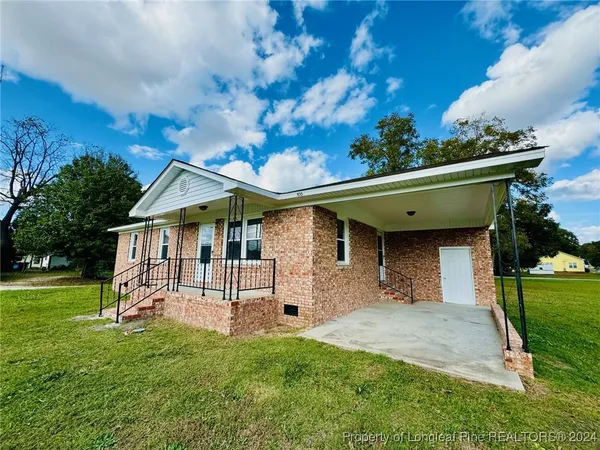 $1,275 | 105 East Railroad Street, Pembroke, NC 28372
