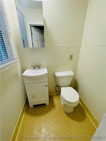 $1,275 | 105 East Railroad Street, Pembroke, NC 28372