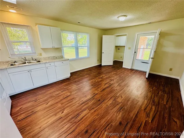 $1,275 | 105 East Railroad Street, Pembroke, NC 28372
