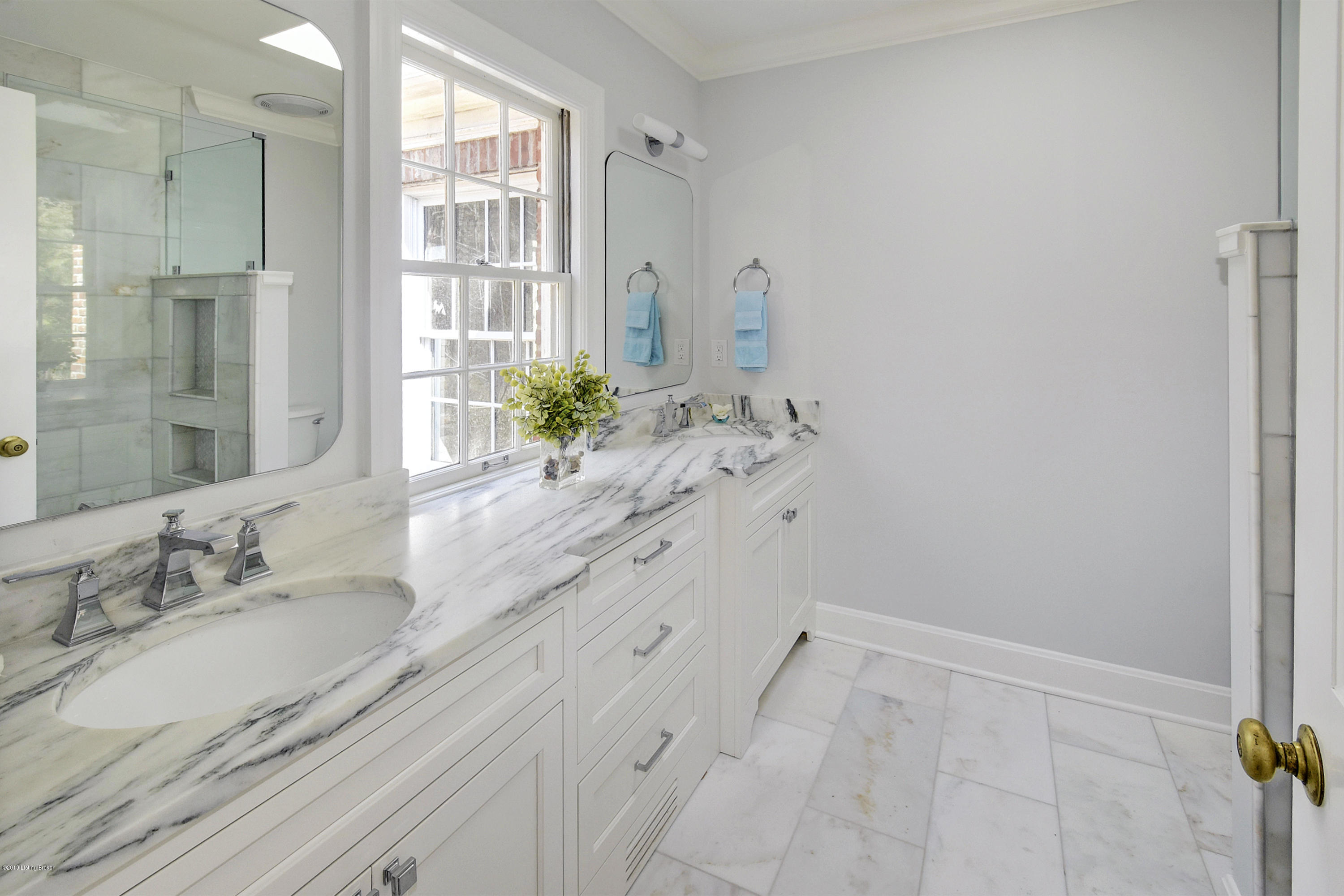 53 Tepee Road Louisville, KY 40207 - Photo 17 of 32 Master Bathroom
