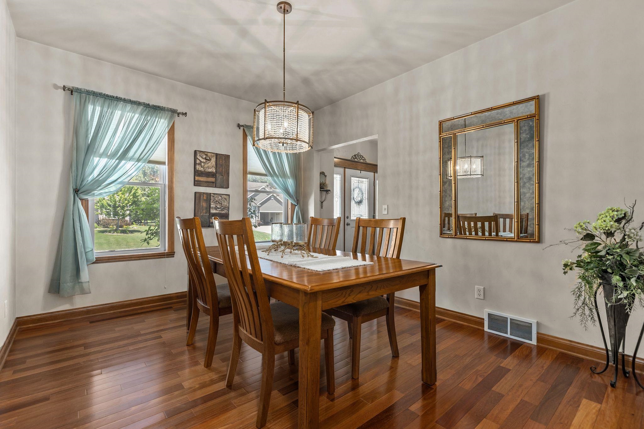 477 Dalton Road Neenah, WI 54956 - Photo 4 of 35