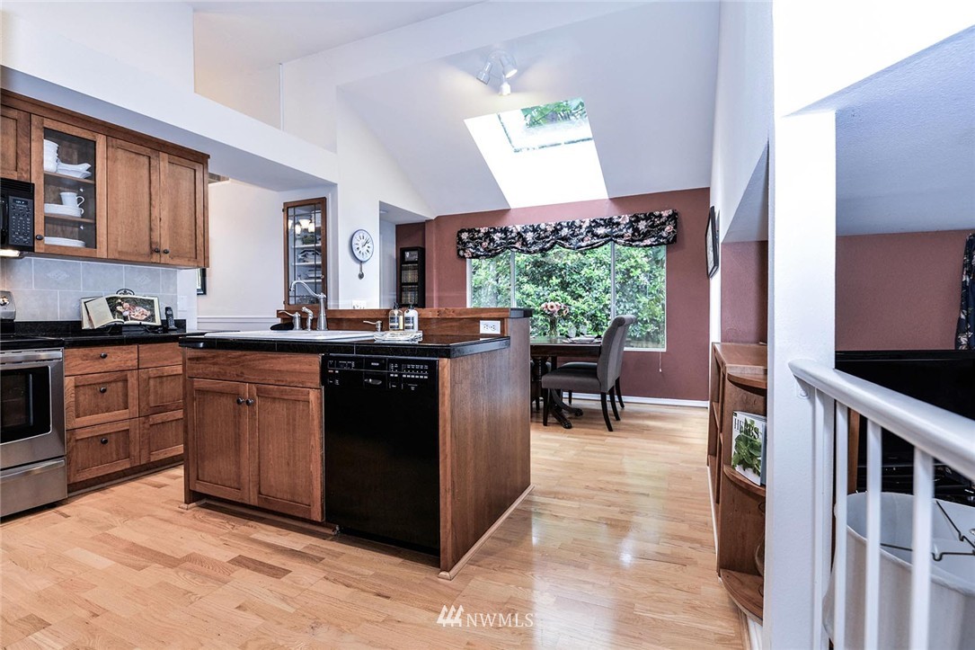 11721 Northeast 165th Place Bothell, WA 98011 - Photo 11 of 25 Gallery Image 11