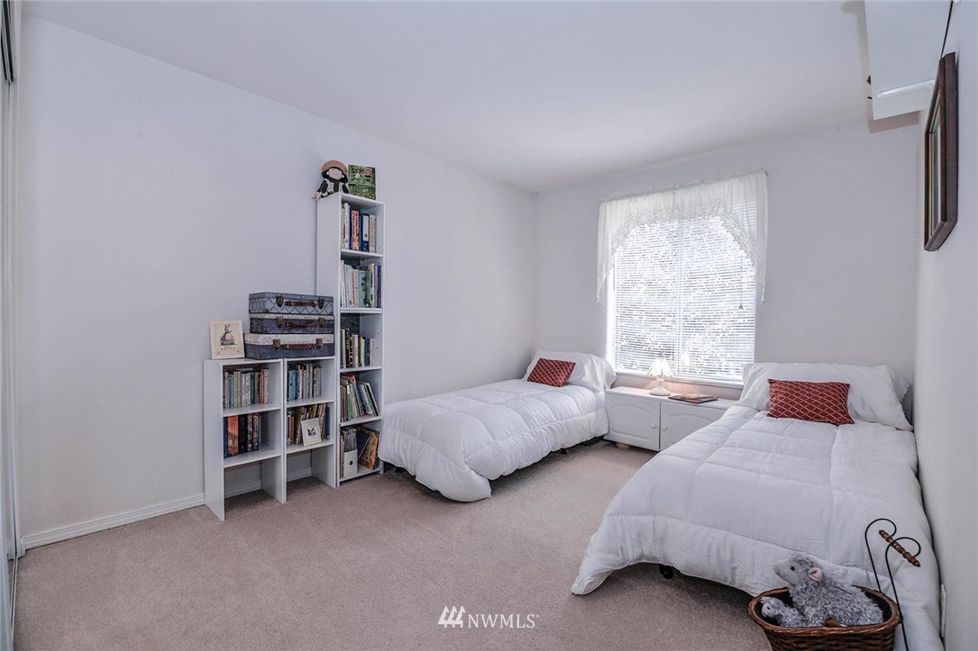 11721 Northeast 165th Place Bothell, WA 98011 - Photo 19 of 25 Gallery Image 19