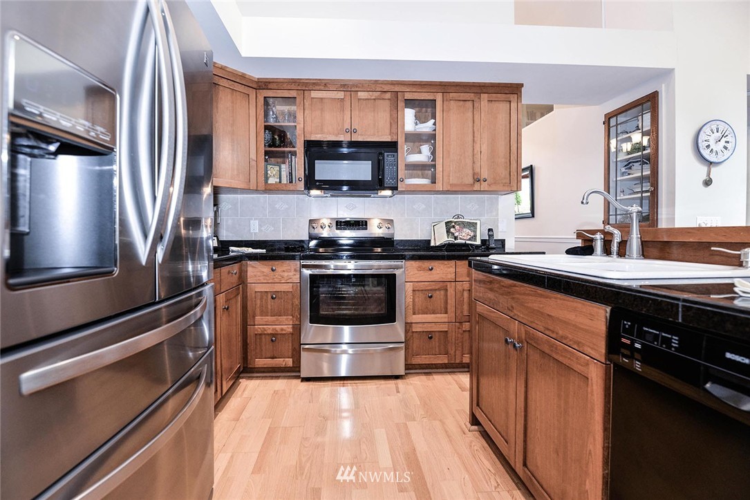 11721 Northeast 165th Place Bothell, WA 98011 - Photo 8 of 25 Gallery Image 8