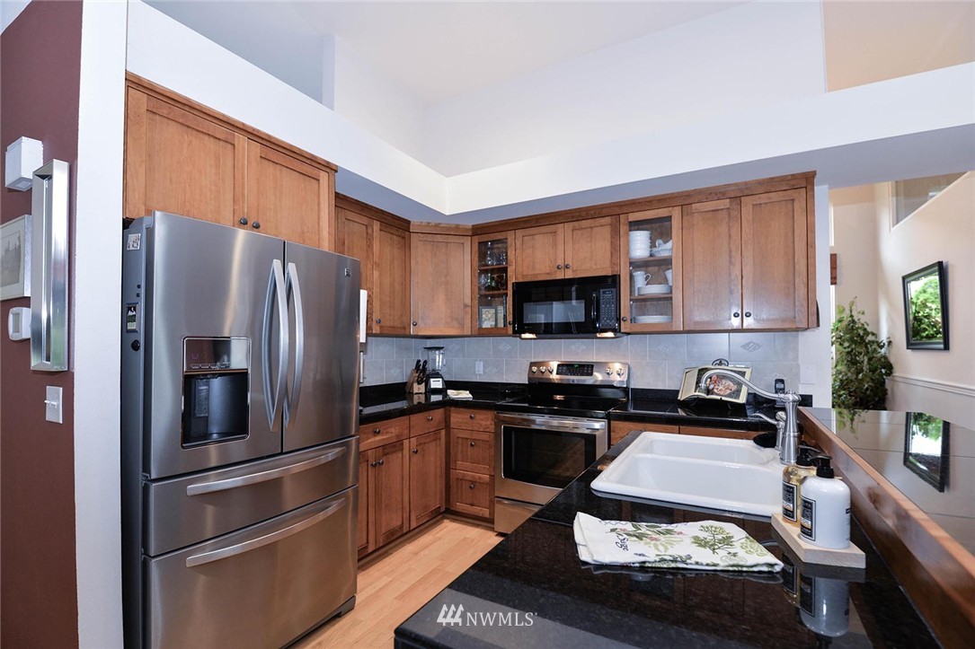 11721 Northeast 165th Place Bothell, WA 98011 - Photo 9 of 25 Gallery Image 9