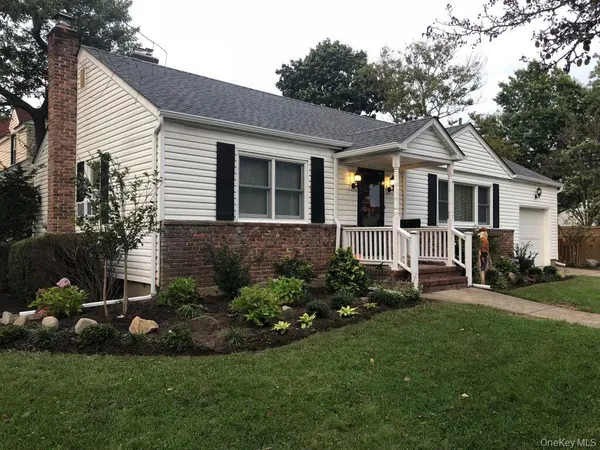 $699,000 | 2642 Clovermere Road, Oceanside, NY 11572