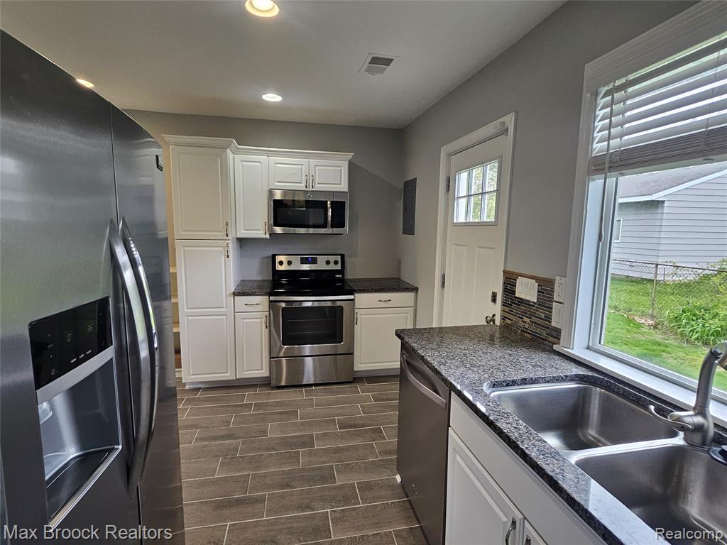 3221 Union Lake Road Commerce Township, MI 48382 - Photo 6 of 20