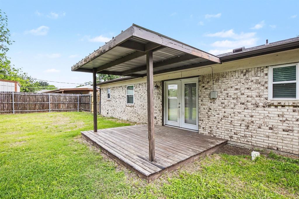 902 Kerry Street Benbrook, TX 76126 - Photo 14 of 16