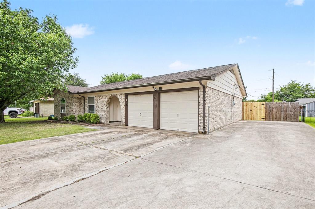 902 Kerry Street Benbrook, TX 76126 - Photo 2 of 16