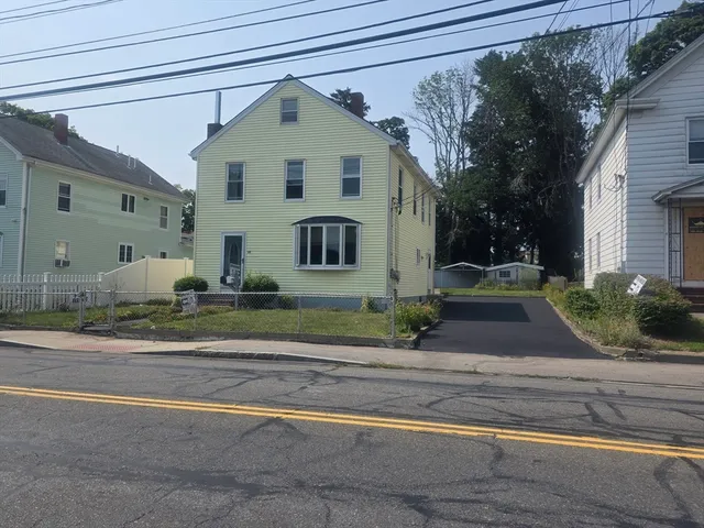 $2,250 | 63 Oak Street, Unit 1, Taunton, MA 02780