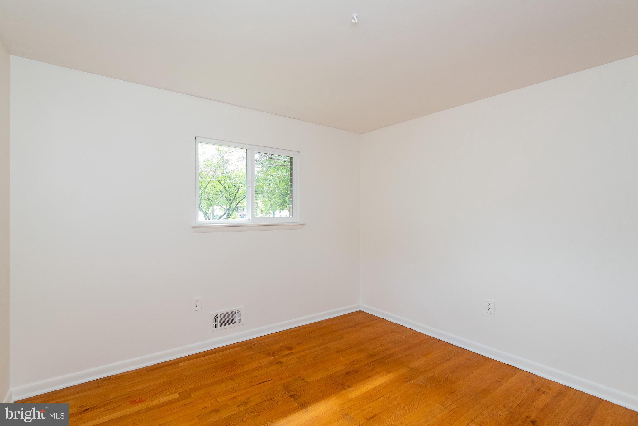 615 Eliot Road Pasadena, MD 21122 - Photo 24 of 43 an empty room with window