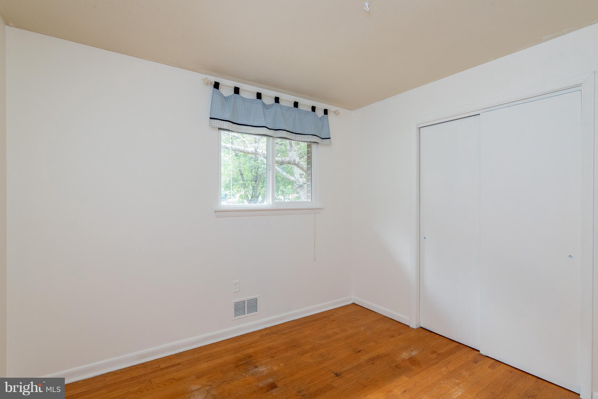 615 Eliot Road Pasadena, MD 21122 - Photo 26 of 43 an empty room with window
