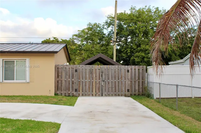 $440,000 | 1715 North 59th Avenue, Hollywood, FL 33021