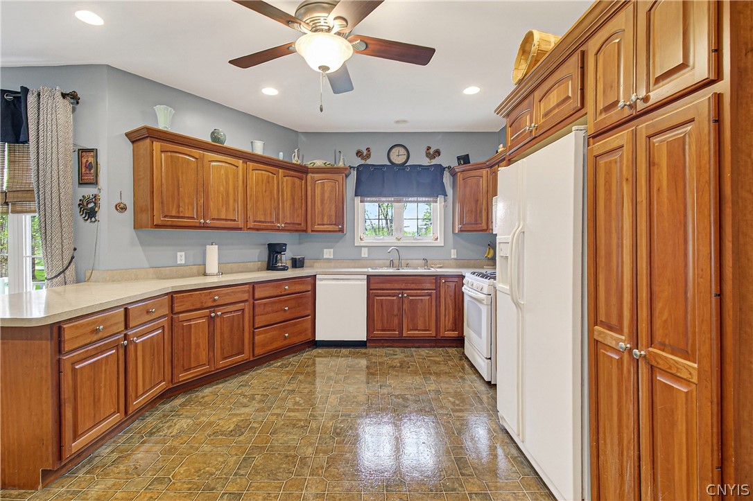 7338 Railroad Street Marcy, NY 13469 - Photo 24 of 41