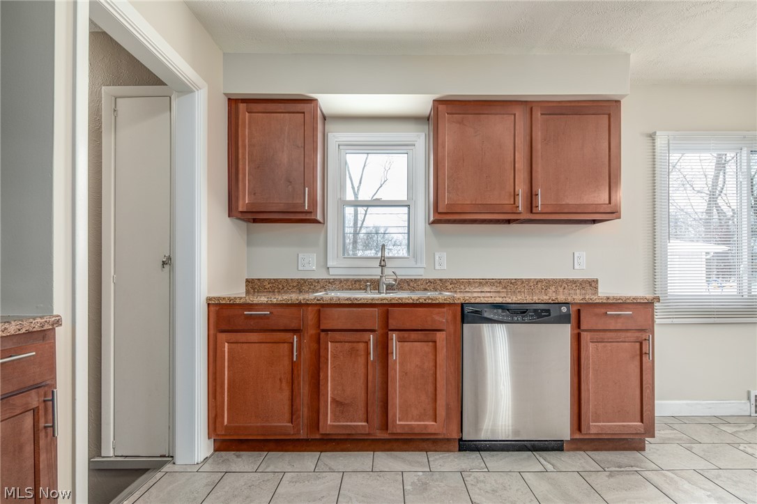 20111 Sumpter Road Cleveland, OH 44128 - Photo 16 of 35 Gallery Image 16