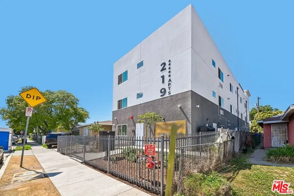 $2,000 | 219 East 87th Street, Los Angeles, CA 90003