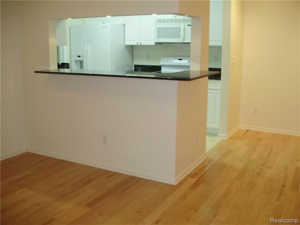 3548 Oakmonte Boulevard, Unit 104 Rochester, MI 48306 - Photo 4 of 20 P4220801.JPG