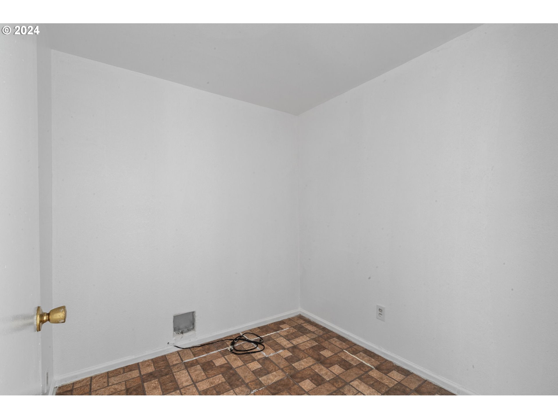 92165 Clover Road Astoria, OR 97103 - Photo 17 of 31 a view of an empty room
