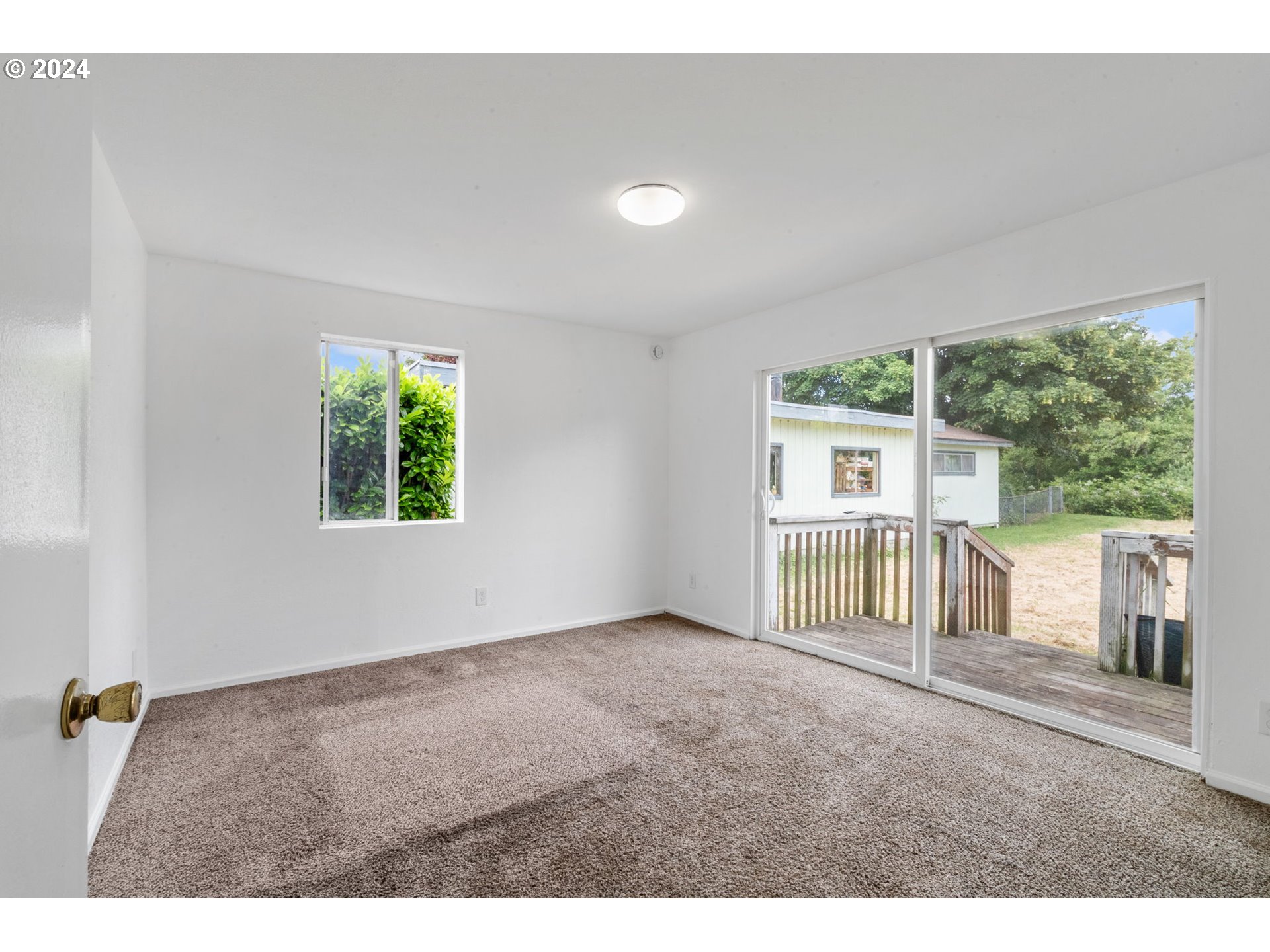 92165 Clover Road Astoria, OR 97103 - Photo 18 of 31 view of an empty room with a window