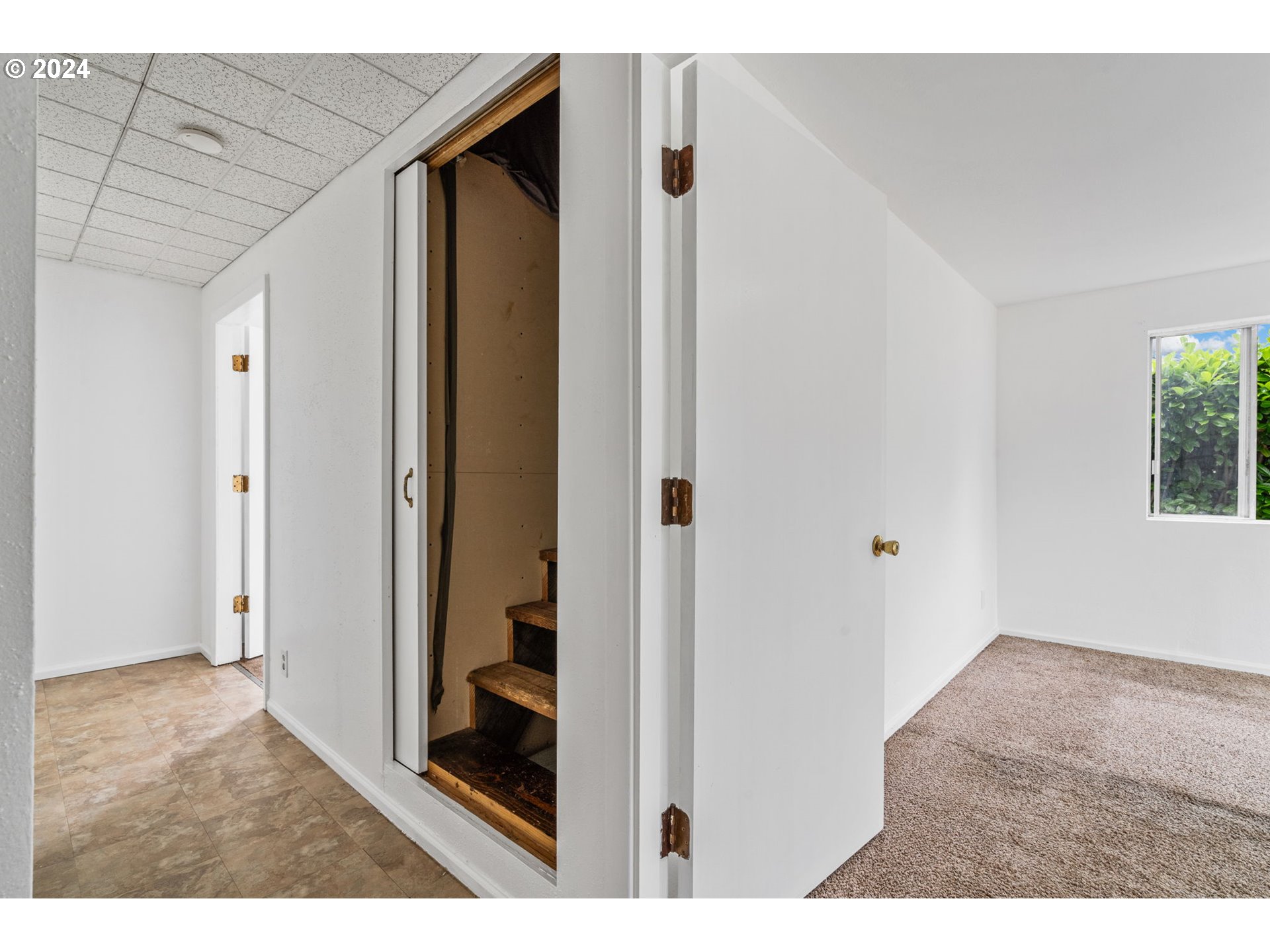 92165 Clover Road Astoria, OR 97103 - Photo 22 of 31 a view of an entryway door