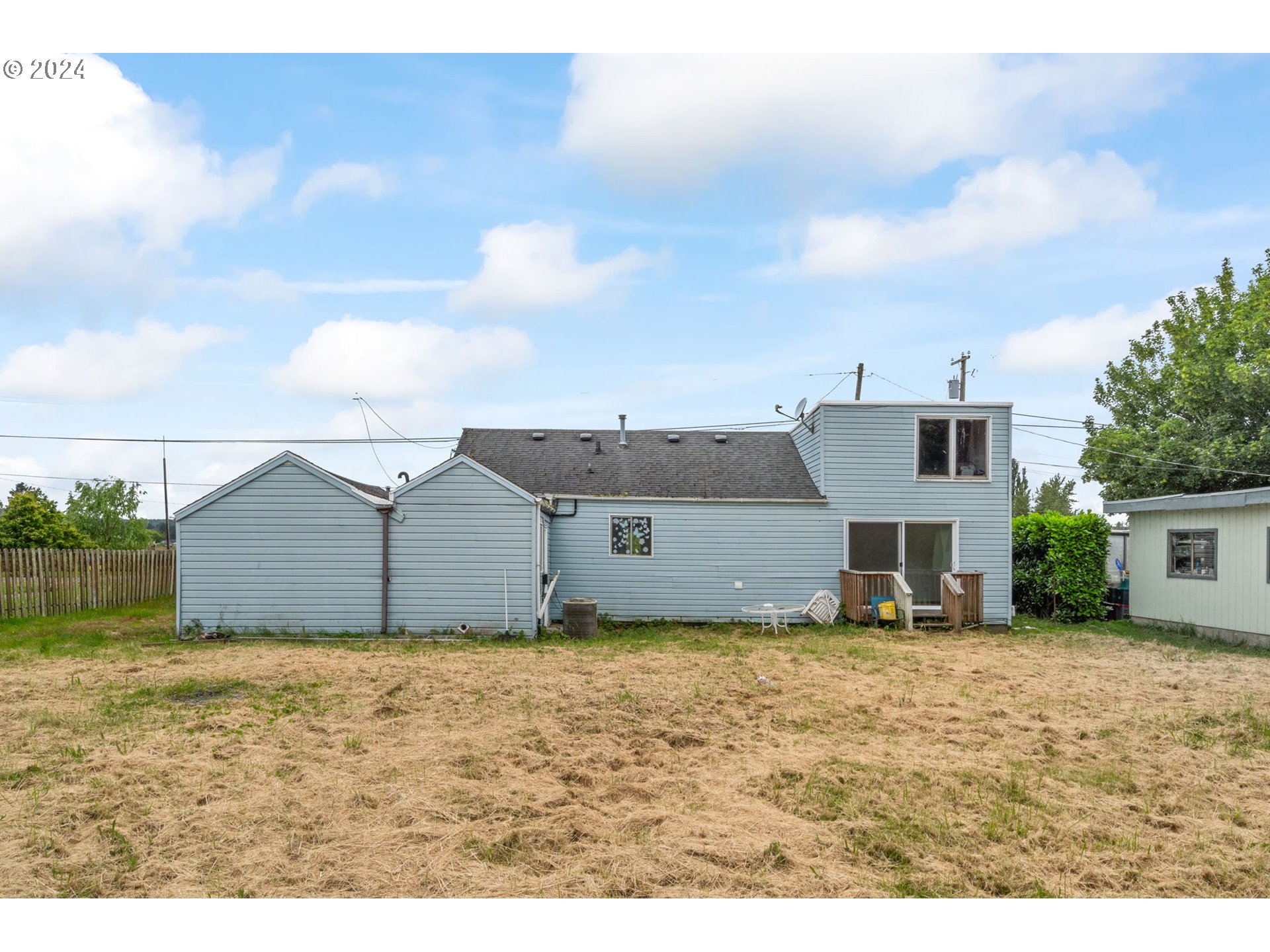 92165 Clover Road Astoria, OR 97103 - Photo 29 of 31 front view of a house with a yard