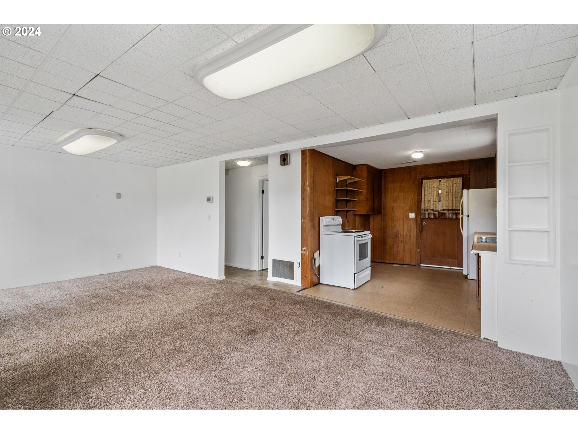 92165 Clover Road Astoria, OR 97103 - Photo 10 of 31 a view of a big room with closet and windows