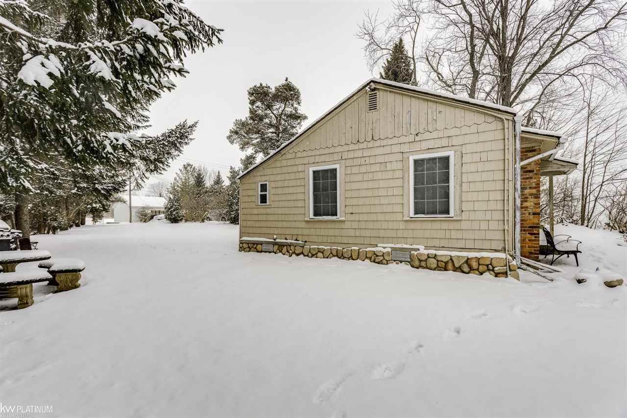 6337 Lakeshore Road Lexington, MI 48450 - Photo 4 of 16