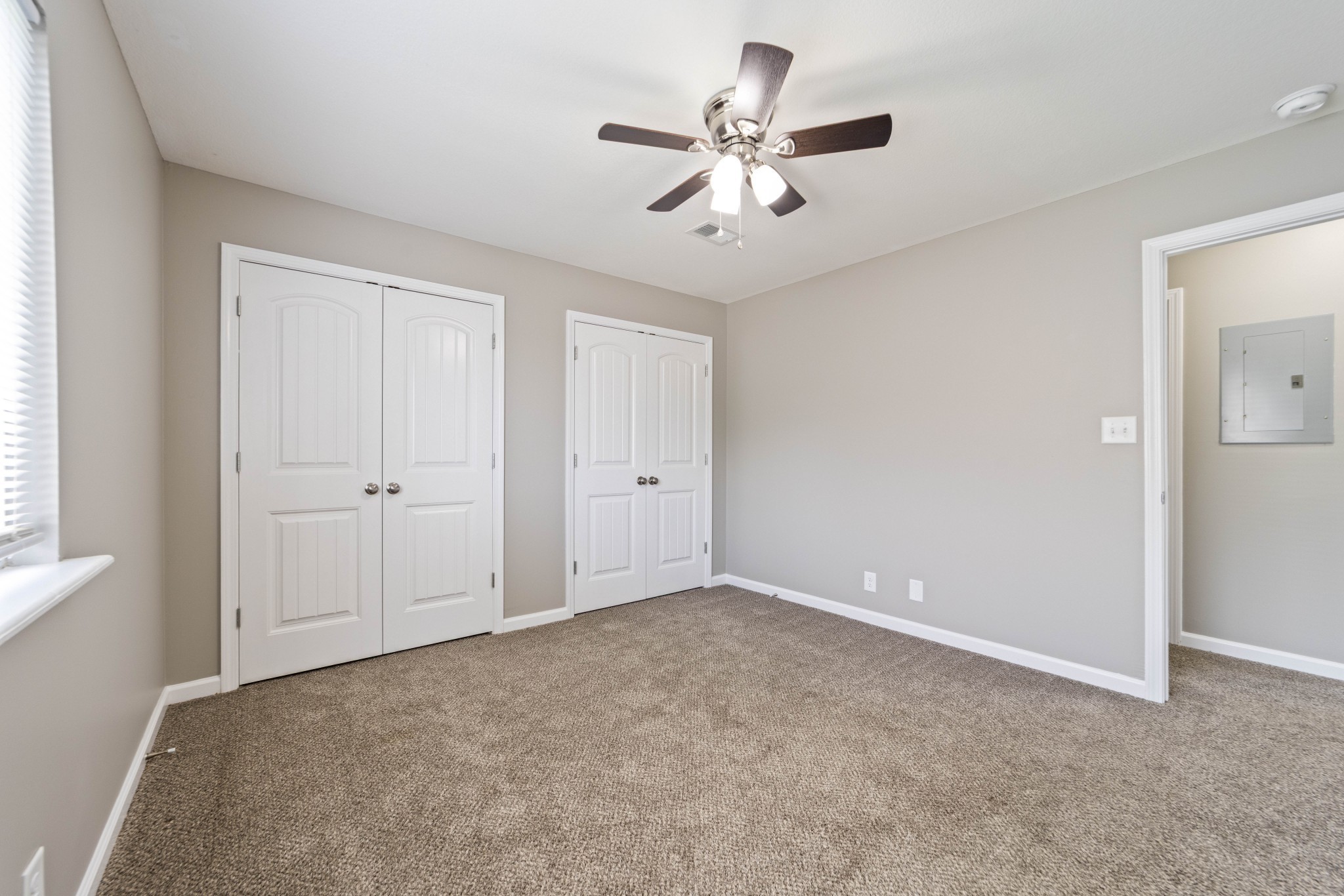 311 Hawkins Road, Unit O7 Clarksville, TN 37040 - Photo 13 of 17 a view of an empty room with a window