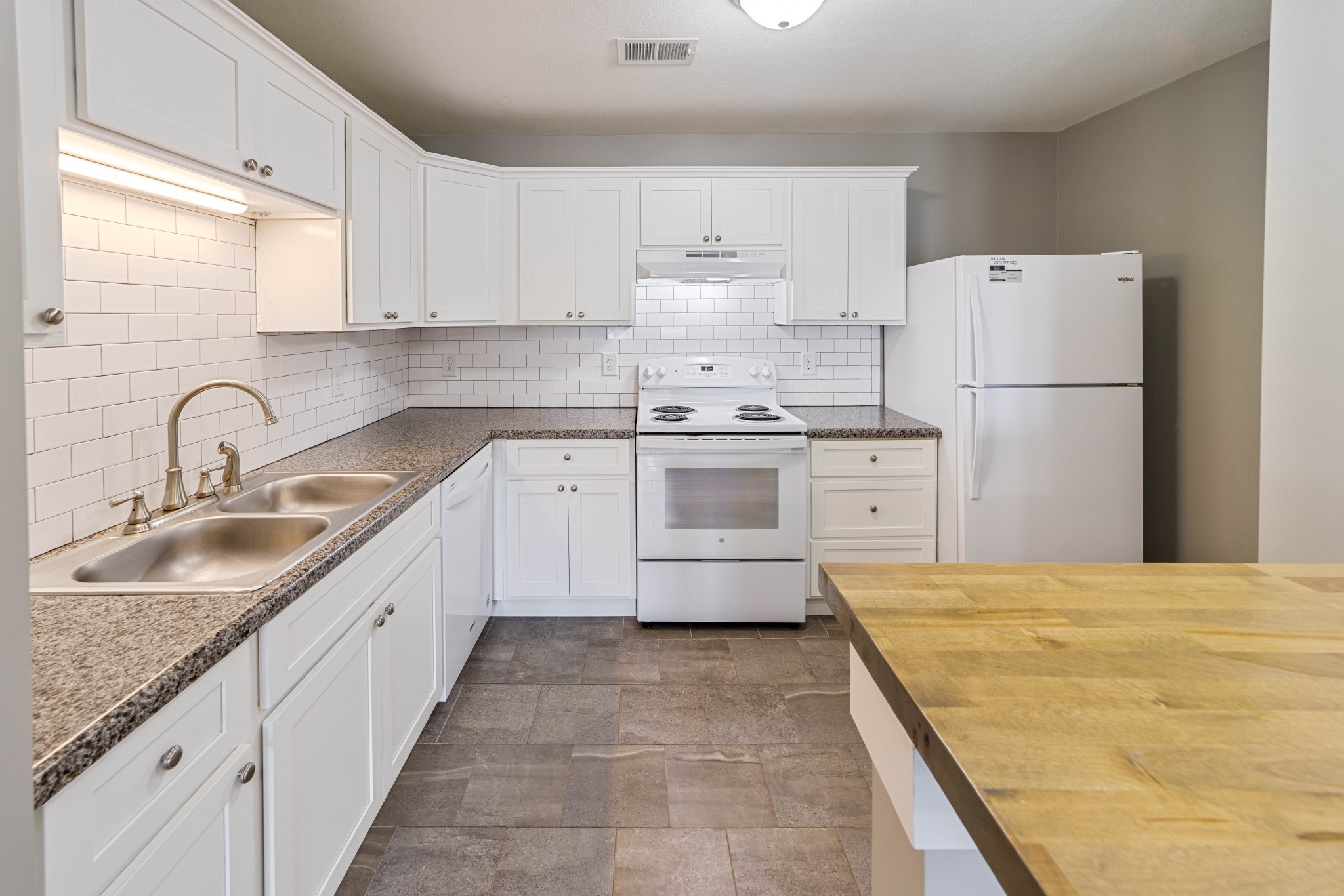 311 Hawkins Road, Unit O7 Clarksville, TN 37040 - Photo 8 of 17 a kitchen with granite countertop a sink stove and refrigerator