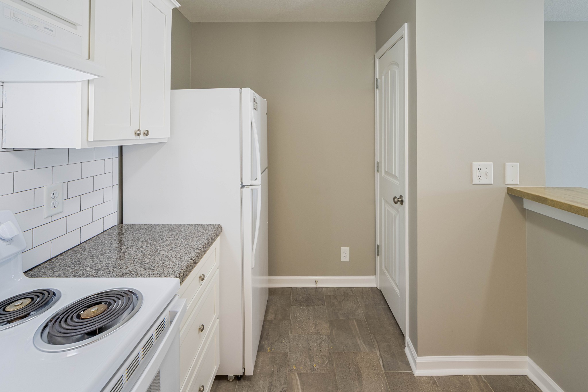 311 Hawkins Road, Unit O7 Clarksville, TN 37040 - Photo 10 of 17 a kitchen with a sink and a refrigerator
