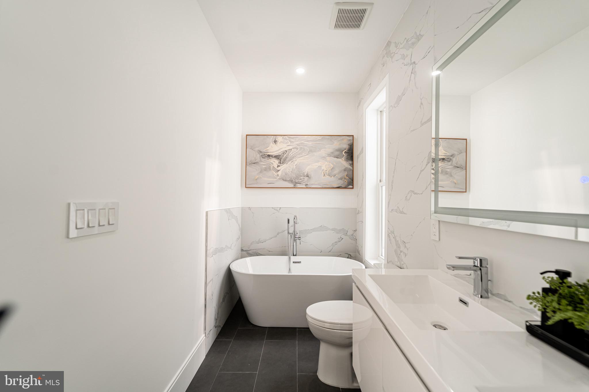 2517 Ontario Road Northwest, Unit PH8 Washington, DC 20009 - Photo 27 of 41