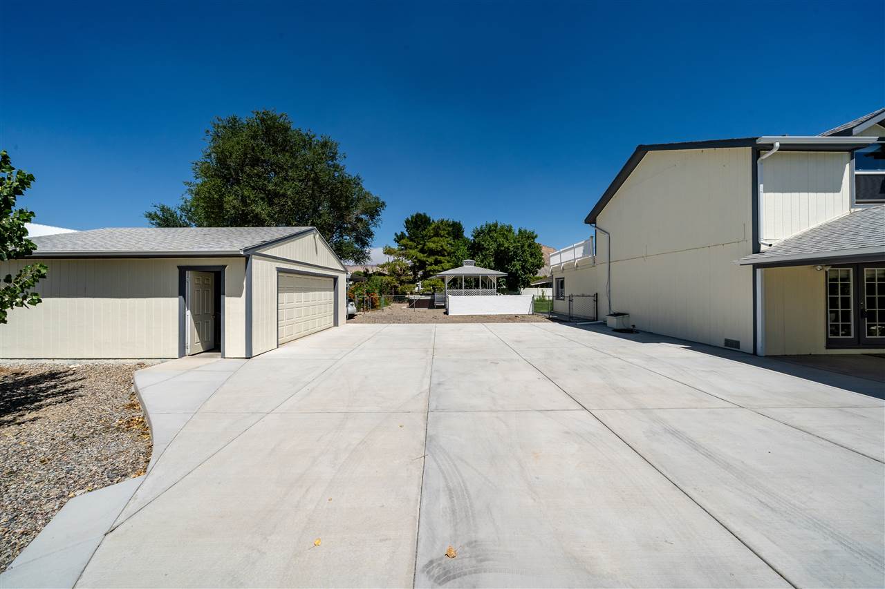 581 34 Road Clifton, CO 81520 - Photo 26 of 42 a view of garage and yard