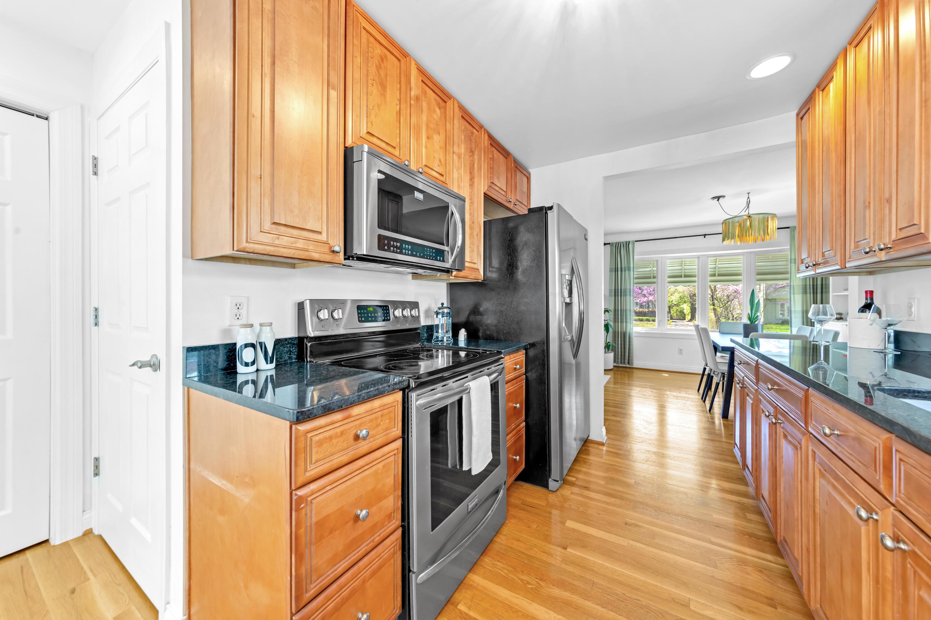 638 Garden Road Columbus, OH 43214 - Photo 17 of 45 Kitchen