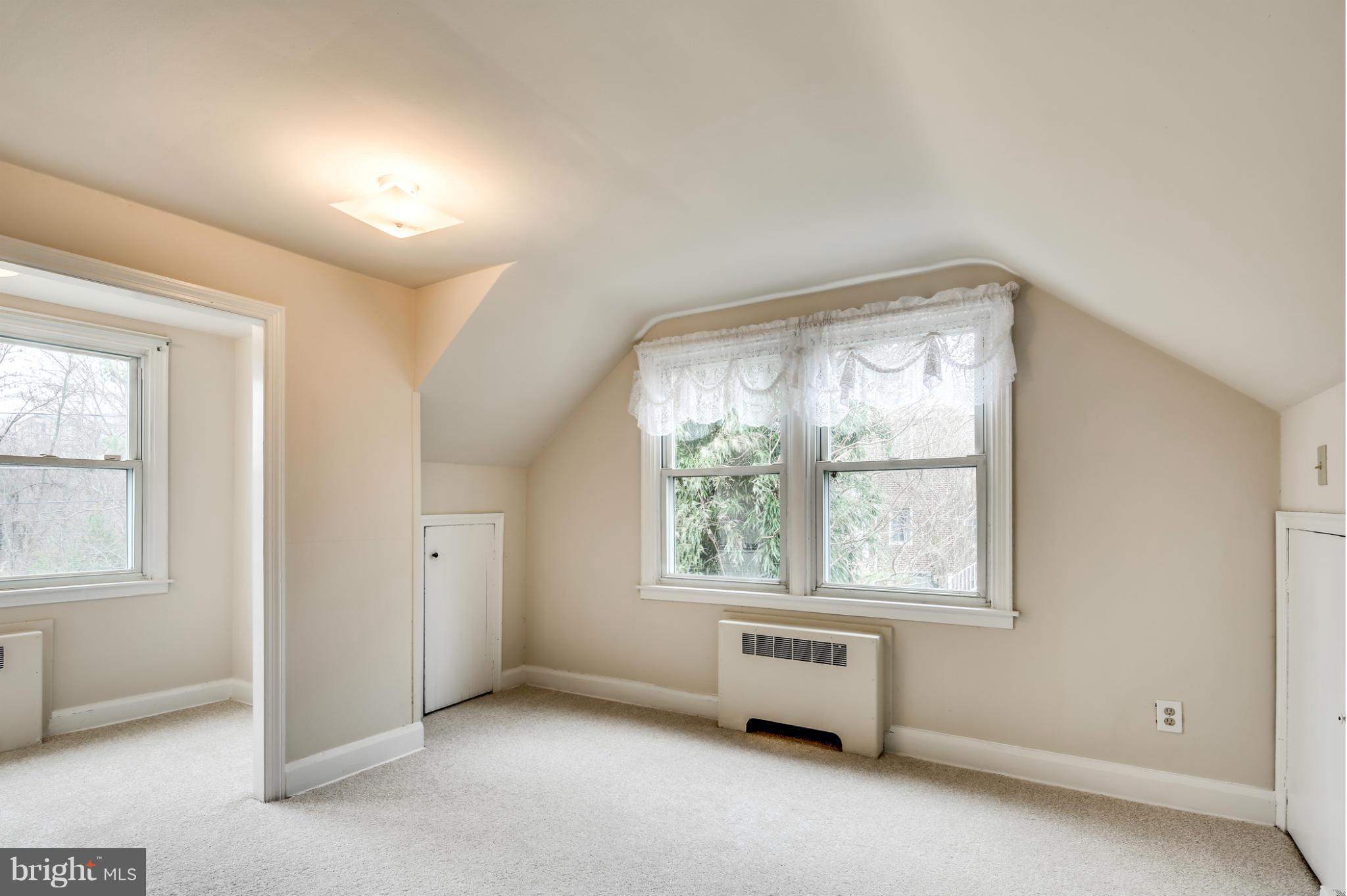 732 Warwick Road Baltimore, MD 21229 - Photo 19 of 30 an empty room with windows