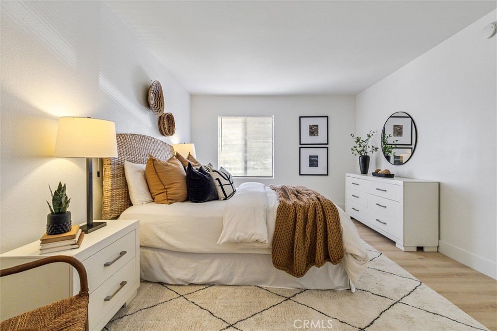 33852 Del Obispo Street, Unit 80 Dana Point, CA 92629 - Photo 24 of 36 a bedroom with a bed and a lamp