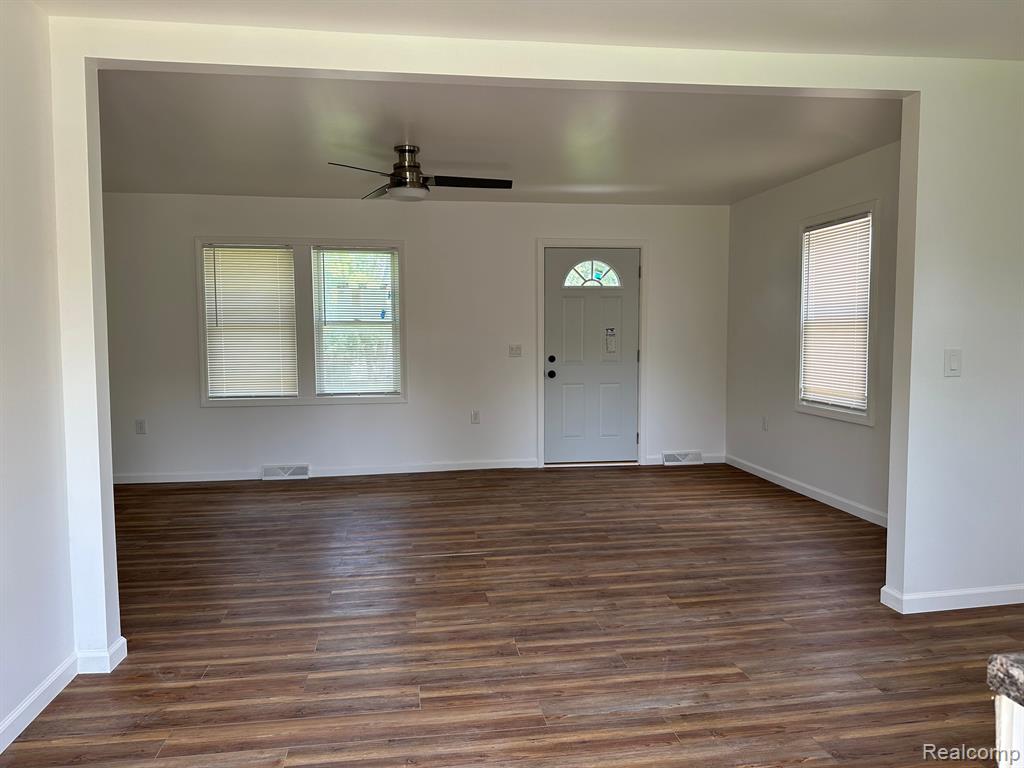 277 West Kennett Road Pontiac, MI 48340 - Photo 3 of 15 Gallery Image 3