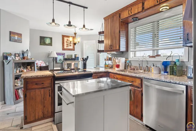 $305,000 | 1545 E Street, Osage City, KS 66523