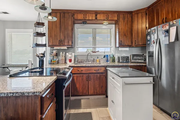 $310,000 | 1545 E Street, Osage City, KS 66523