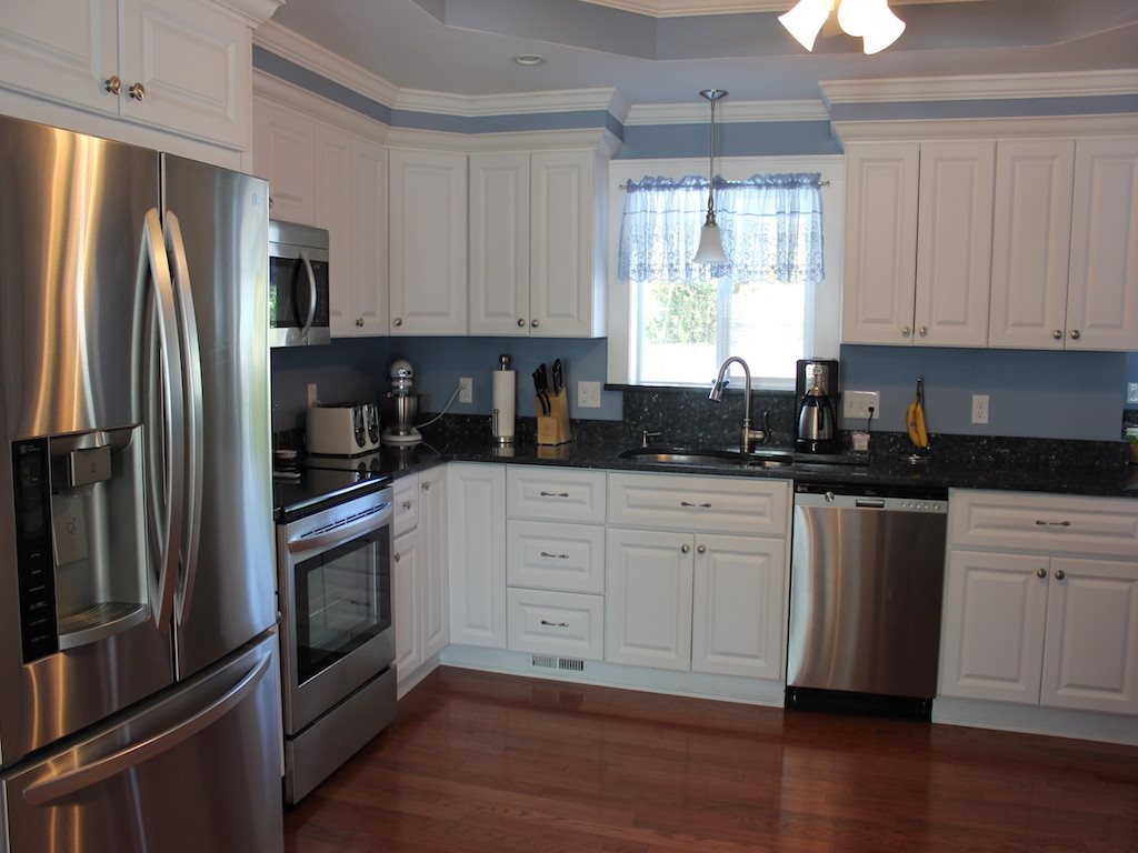 33 Robinson Road Nashua, NH 03060 - Photo 2 of 35 Gallery Image 2