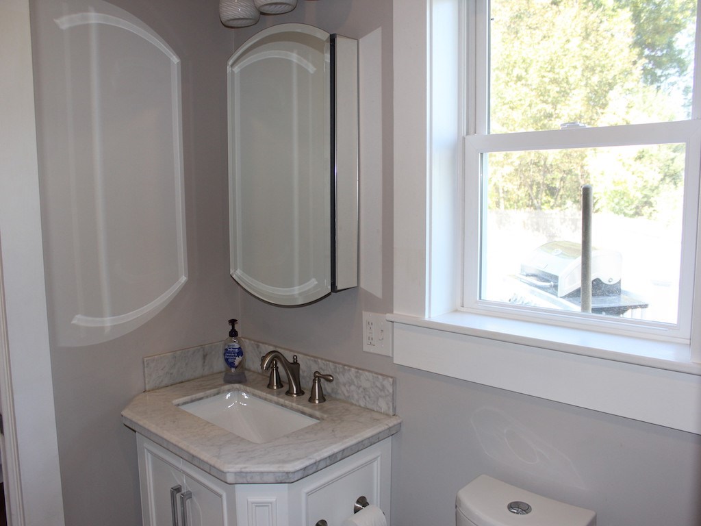 33 Robinson Road Nashua, NH 03060 - Photo 16 of 35 Gallery Image 16