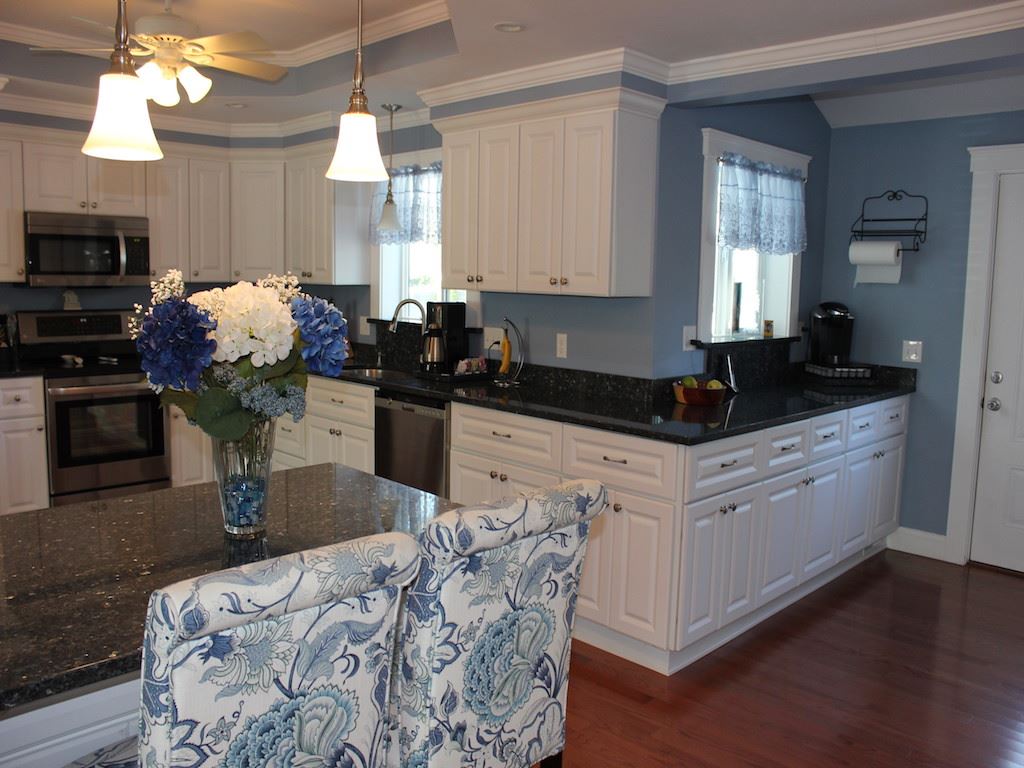 33 Robinson Road Nashua, NH 03060 - Photo 6 of 35 Gallery Image 6