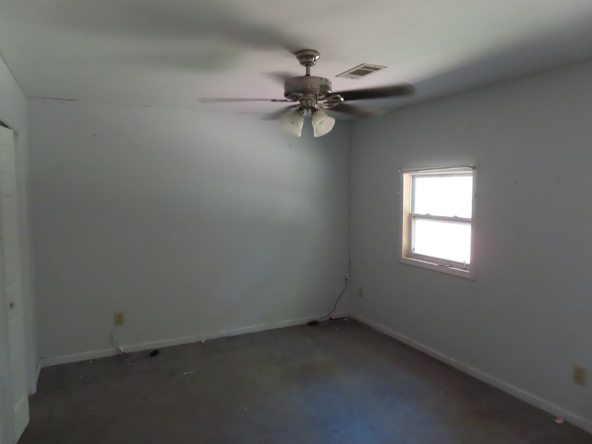 511 Bumpas Road Lawrenceburg, TN 38464 - Photo 9 of 14 an empty room with a window