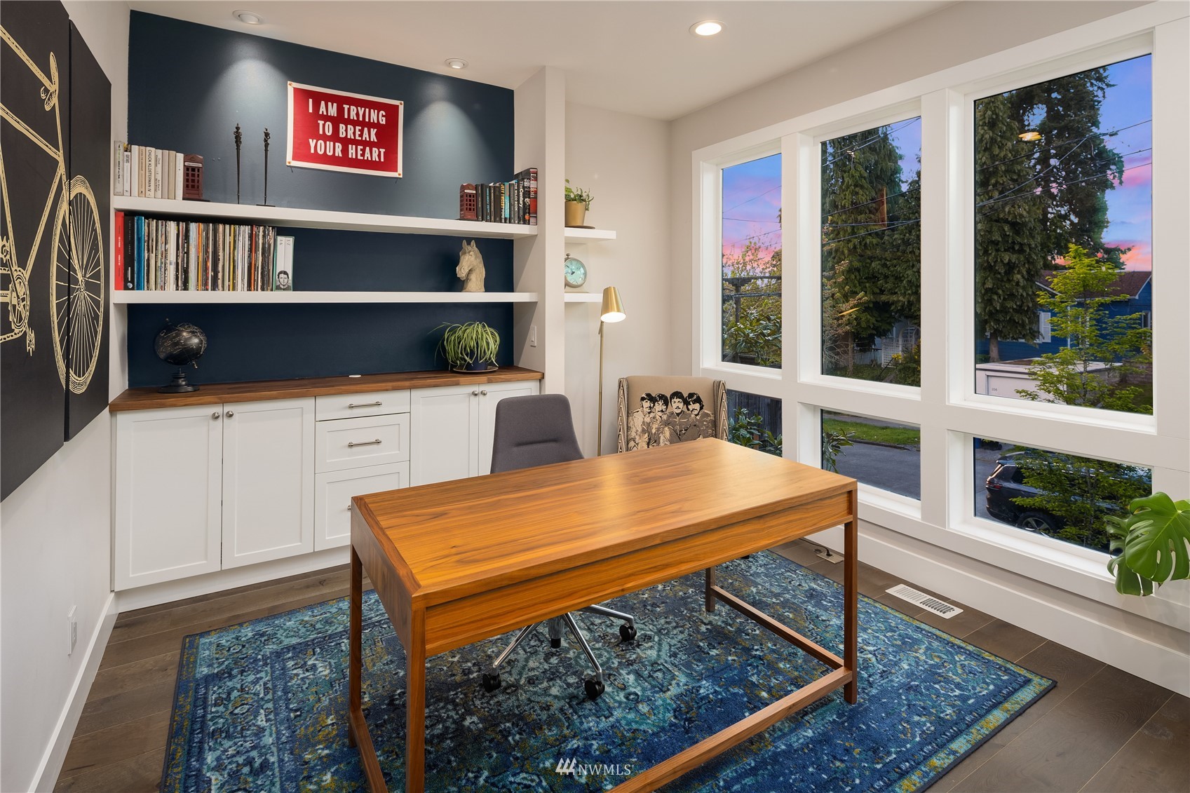 111 North 76th Street Seattle, WA 98103 - Photo 15 of 40 a room with furniture and a book shelf