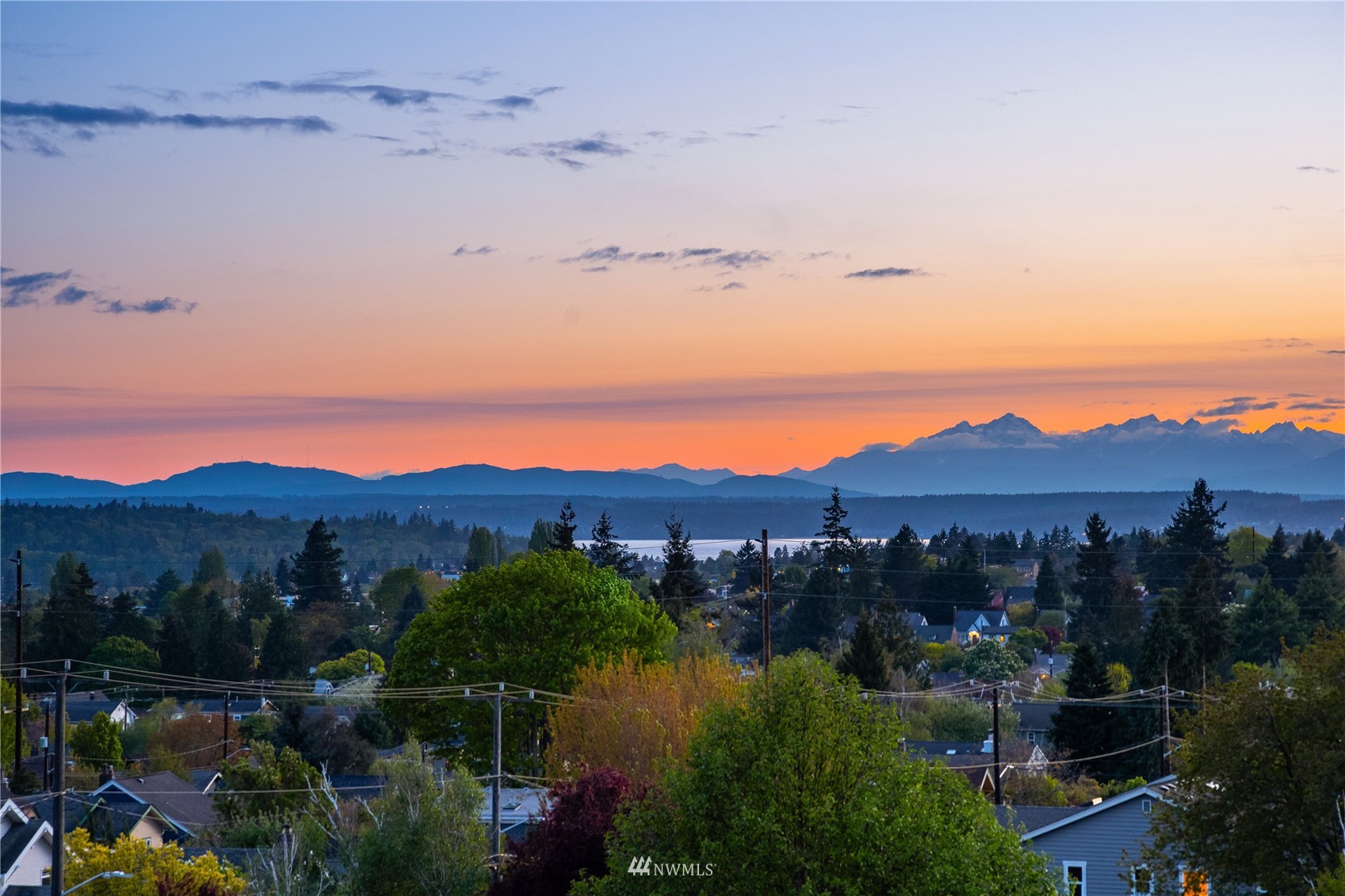 111 North 76th Street Seattle, WA 98103 - Photo 32 of 40 a view of a city with sunset view