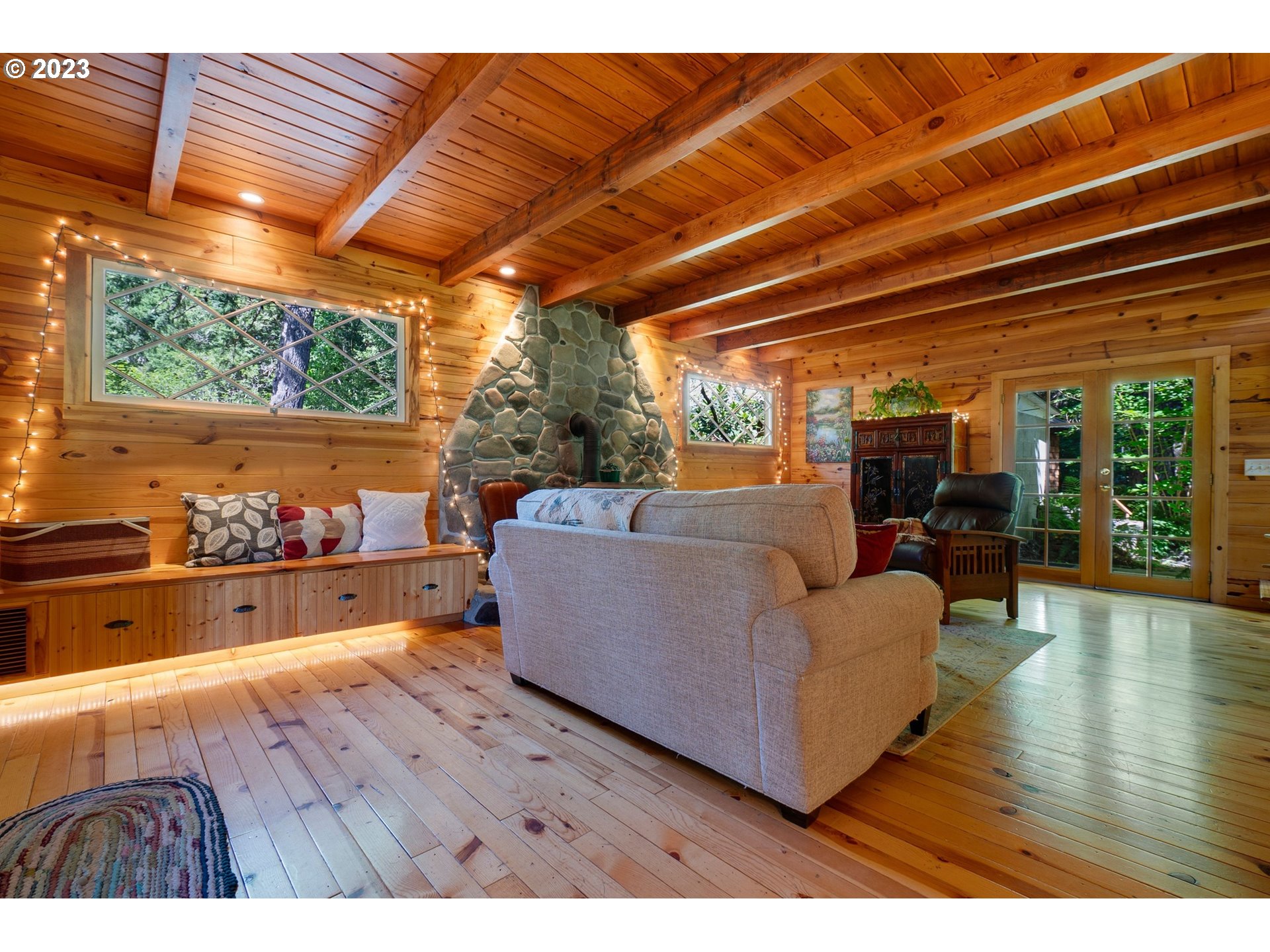 141 Cannavinna Road Carson, WA 98610 - Photo 7 of 48 Living Room