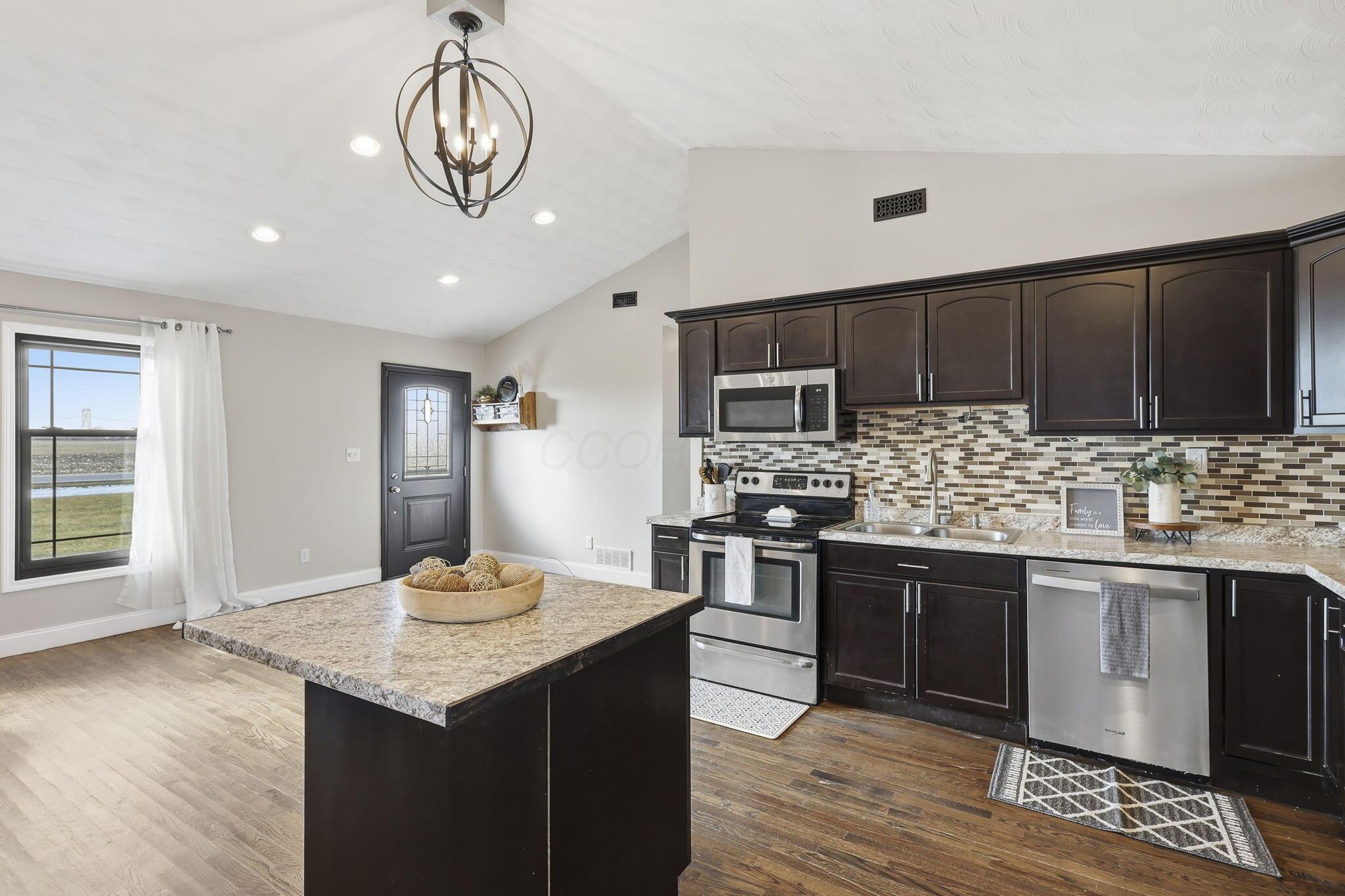 12500 London Road Orient, OH 43146 - Photo 17 of 54 Kitchen