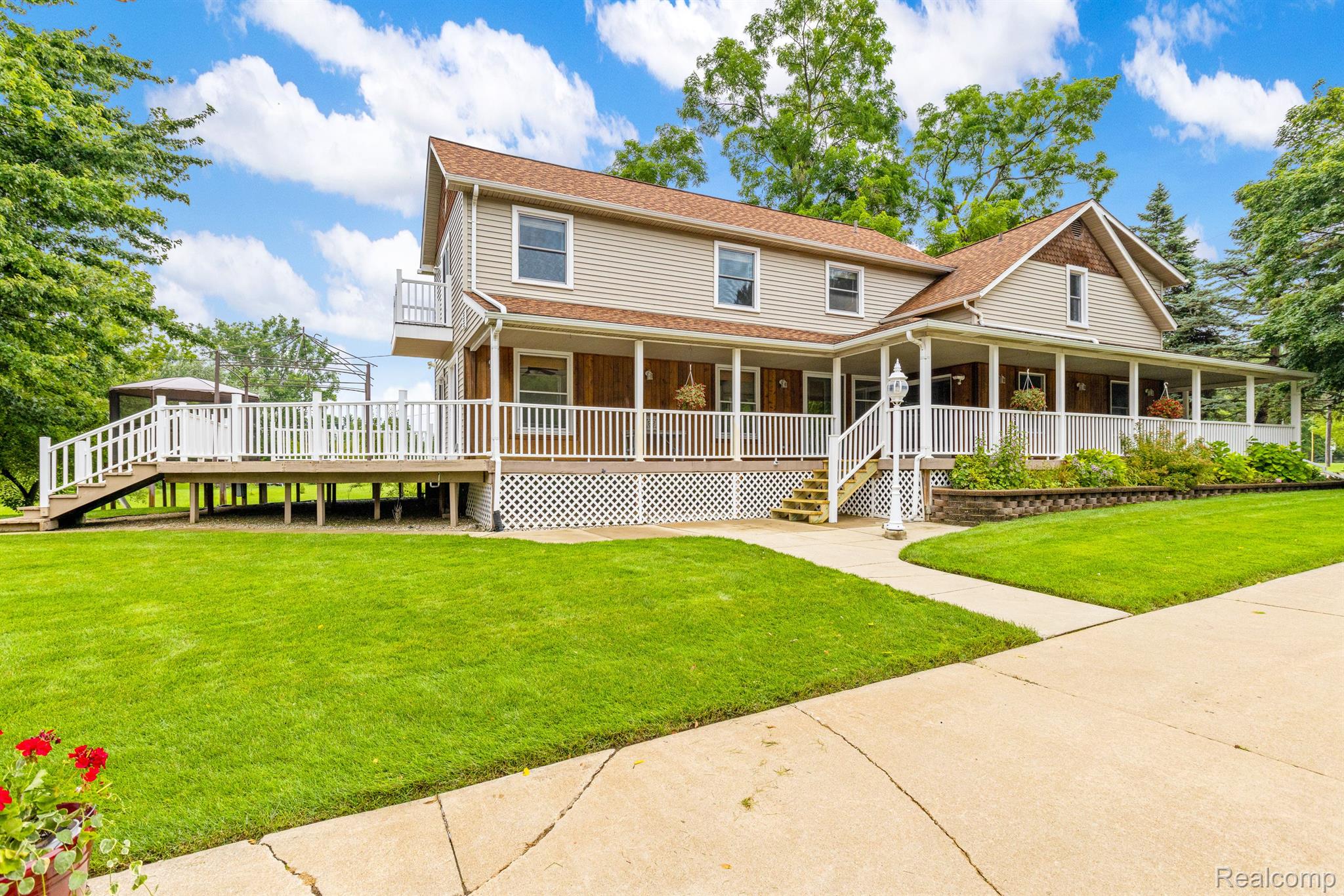 48975 Fairchild Road Macomb, MI 48042 - Photo 4 of 67 Gallery Image 4