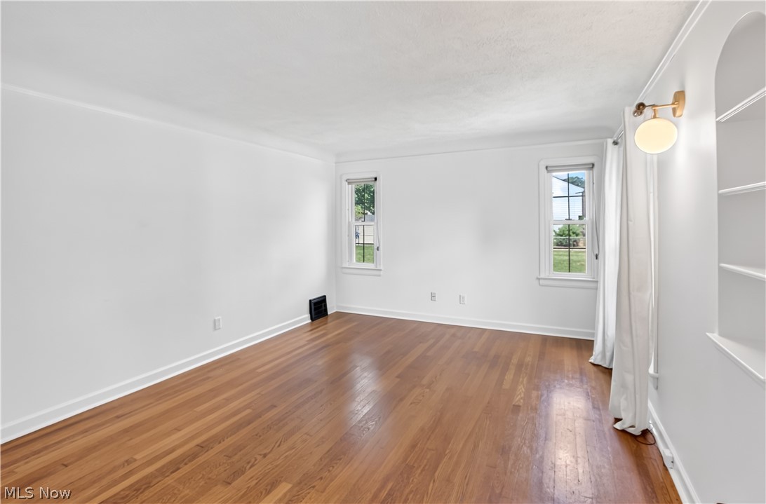 16305 Munn Road Cleveland, OH 44111 - Photo 6 of 36