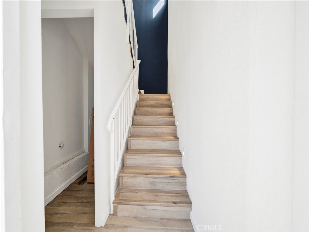 727 Robinson Street Los Angeles, CA 90026 - Photo 22 of 28 a view of entryway